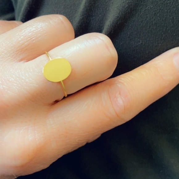 14k Gold Minimalist Oval Ring - Picture 3 of 5